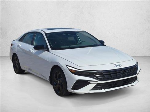 Used 2026 Hyundai Elantra SEL Sport Premium w/ Cargo Package FWD image 4