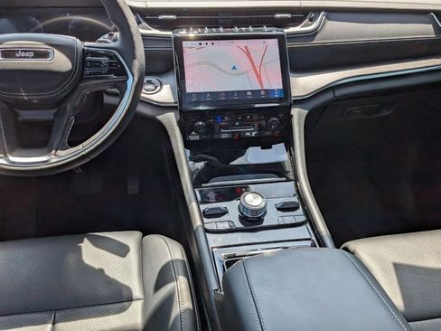 Used 2025 Jeep Grand Cherokee Overland w/ Luxury Tech Group IV AWD/4WD image 18