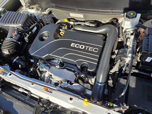 Used 2020 Chevrolet Equinox LS w/ LS Convenience Package image 16