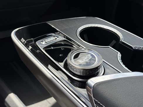 Used 2025 Cadillac Lyriq Luxury w/ LPO, Floor Liner Package AWD/4WD image 23