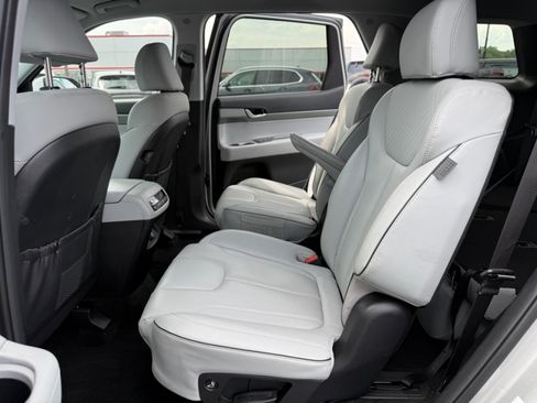 Used 2025 Hyundai Palisade SEL FWD image 29