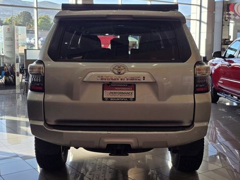 Used 2022 Toyota 4Runner SR5 AWD/4WD image 25