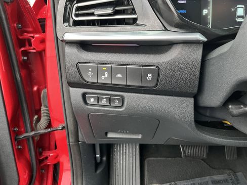 Used 2022 Kia Niro EX image 24