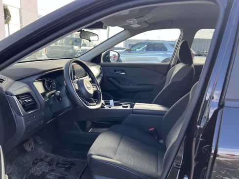 Used 2023 Nissan Rogue SV image 7