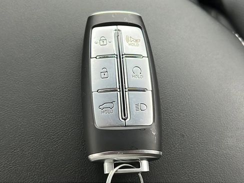 Certified 2025 Genesis GV70 2.5T AWD/4WD image 28