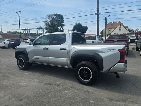 Used 2025 Toyota Tacoma TRD Off-Road AWD/4WD image 4