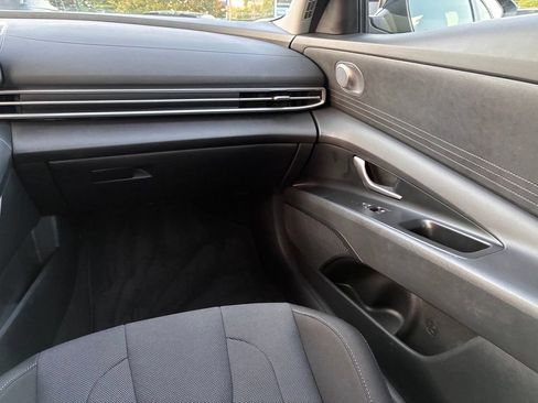 Used 2025 Hyundai Elantra SE FWD image 33