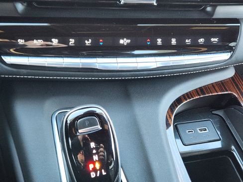 Certified 2021 Cadillac Escalade Luxury image 19