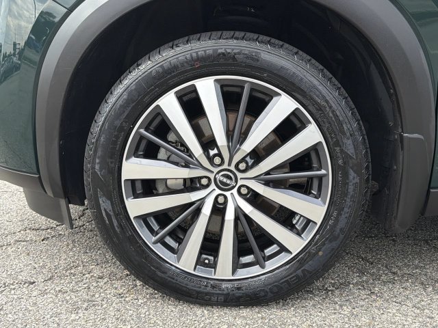 Certified 2022 Nissan Pathfinder Platinum w/ Cargo Package AWD/4WD image 10