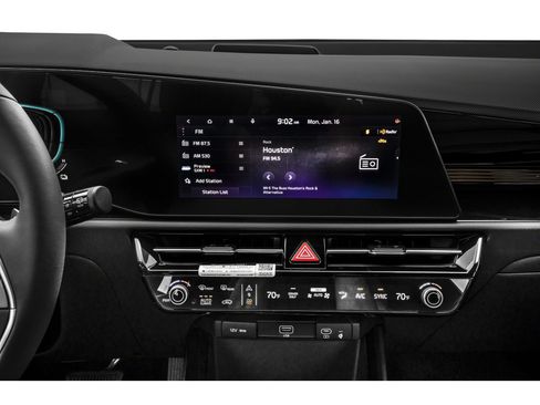 Used 2025 Kia Niro EX w/ EX Cold Weather Package image 11