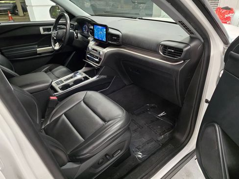 Used 2021 Ford Explorer XLT w/ Equipment Group 202A RWD image 31