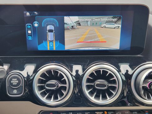 Used 2025 Mercedes-Benz GLA 250 image 11