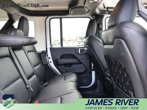 Used 2023 Jeep Wrangler Unlimited Rubicon w/ Cold Weather Group AWD/4WD image 12