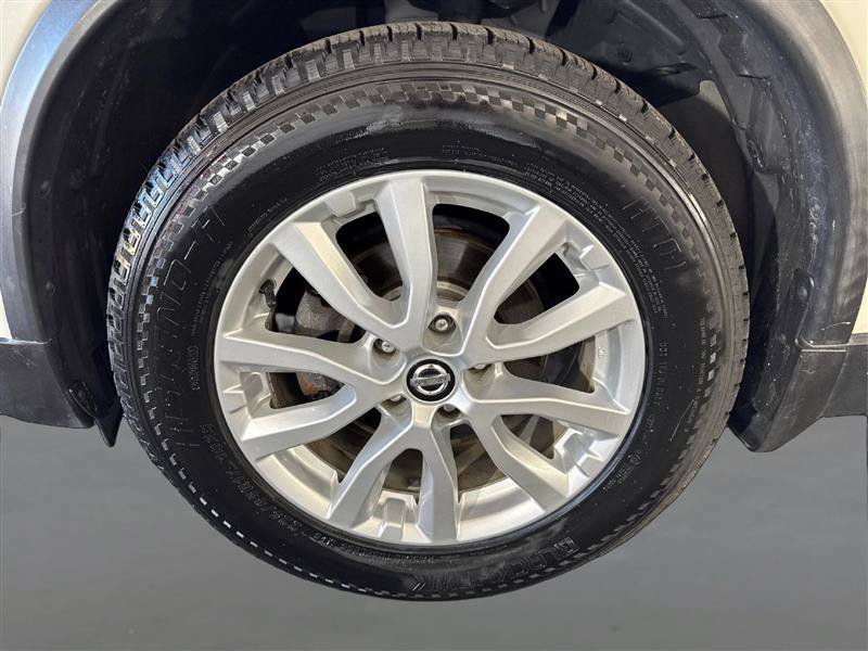 Used 2017 Nissan Rogue SV w/ SV Premium Package AWD/4WD image 22