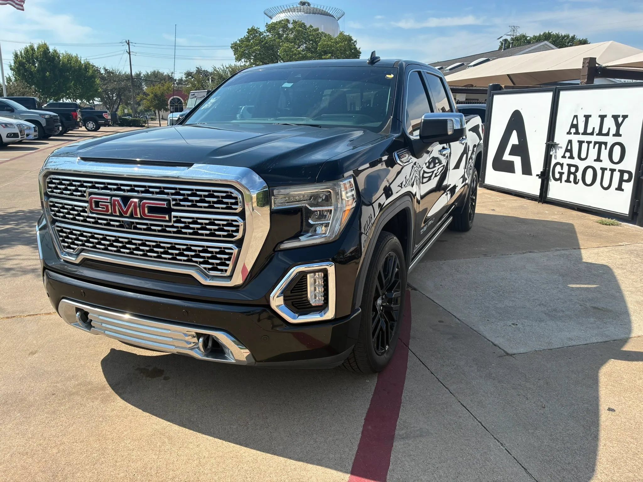Used 2019 GMC Sierra 1500 Denali w/ Denali Ultimate Package AWD/4WD image 3