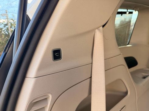 Used 2018 Chrysler Pacifica Touring-L w/ Tire & Wheel Group image 40