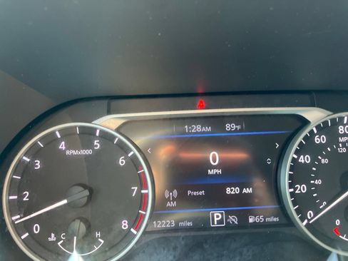 Used 2025 Nissan Sentra SV FWD image 9