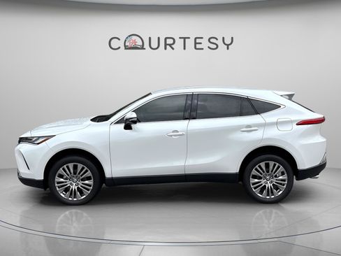 Used 2023 Toyota Venza Limited image 5