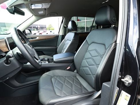 Used 2024 Volkswagen Atlas SE AWD/4WD image 21
