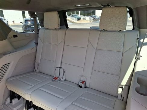 Used 2022 Cadillac Escalade Premium Luxury Platinum w/ Heavy-Duty Trailer Package AWD/4WD image 13