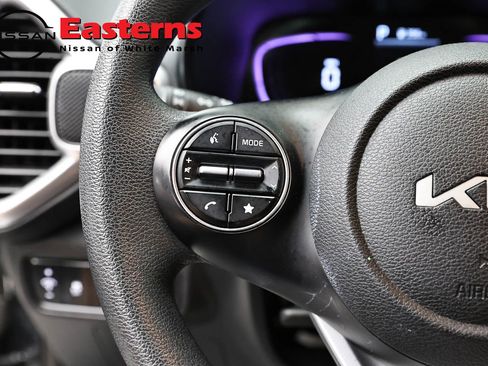 Used 2025 Kia Soul LX w/ LX Technology Package FWD image 15