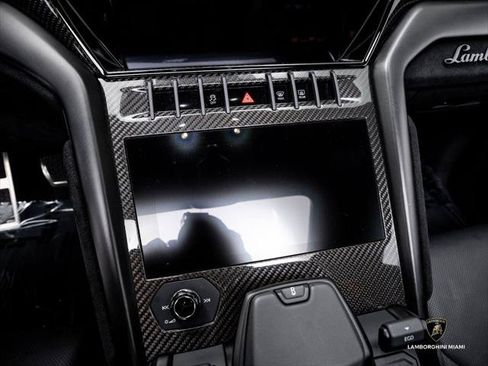Used 2024 Lamborghini Urus Performante AWD/4WD image 30