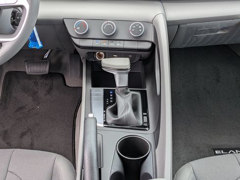New 2026 Hyundai Elantra Limited FWD image 16