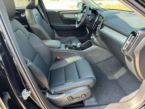 New 2025 Volvo XC40 B5 Ultra w/ Climate Package image 10