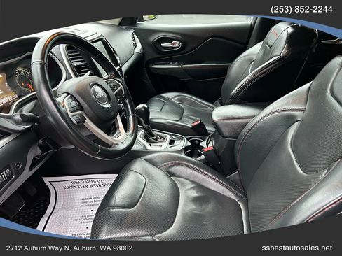 Used 2016 Jeep Cherokee Trailhawk w/ Leather Interior Group image 9