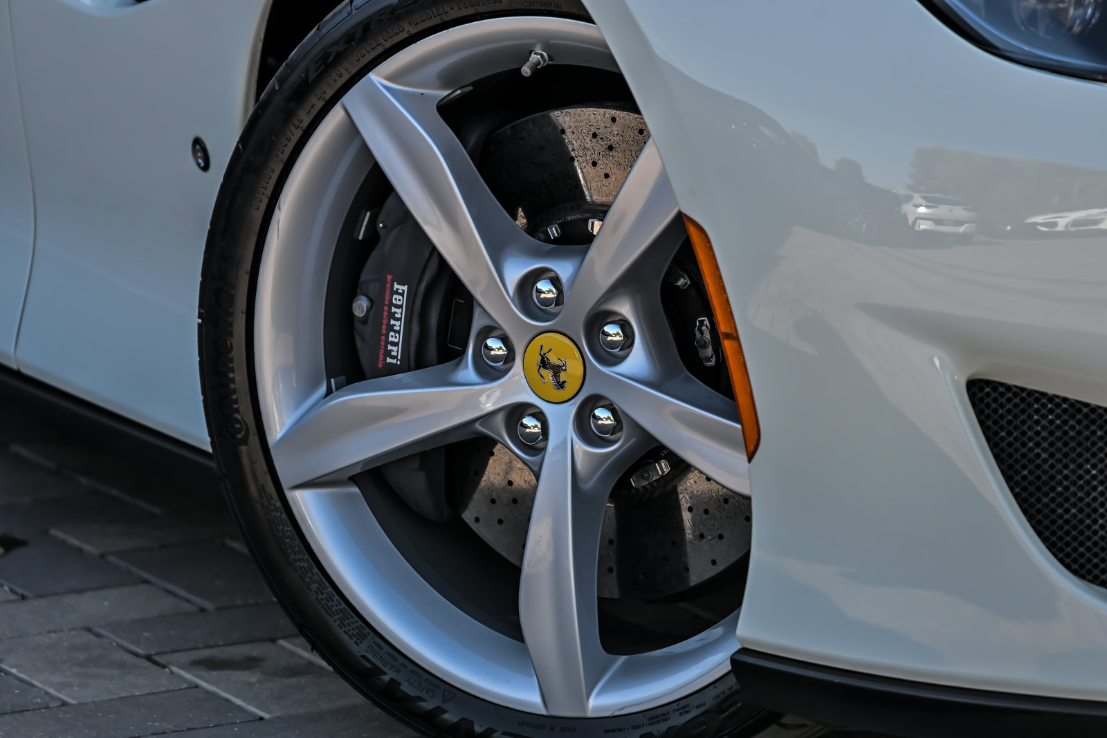 Used 2019 Ferrari Portofino RWD image 3