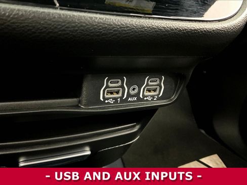 Used 2025 Chrysler Pacifica Select FWD image 16