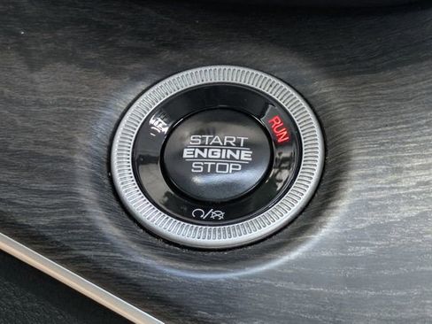 Certified 2025 Jeep Grand Cherokee Limited w/ Luxury Tech Group II image 28
