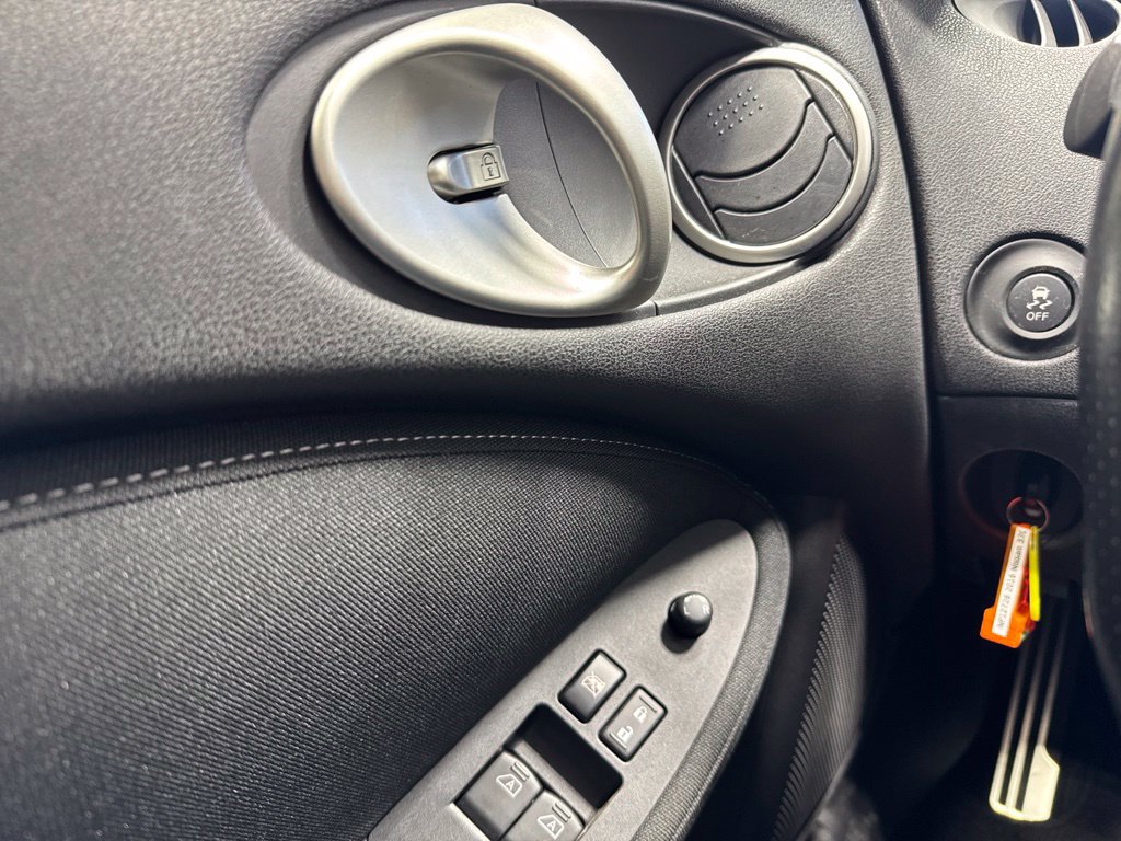 Used 2016 Nissan 370Z Coupe RWD image 9