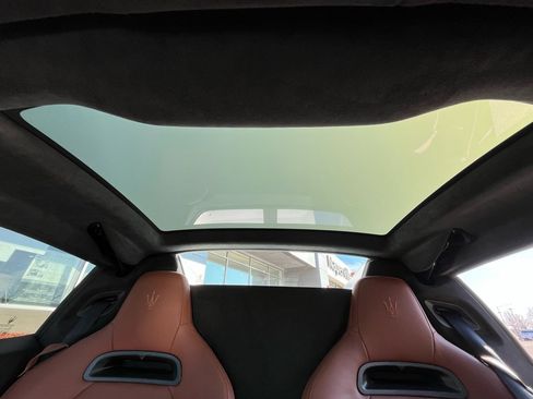 Used 2023 Maserati MC20 Spyder image 11