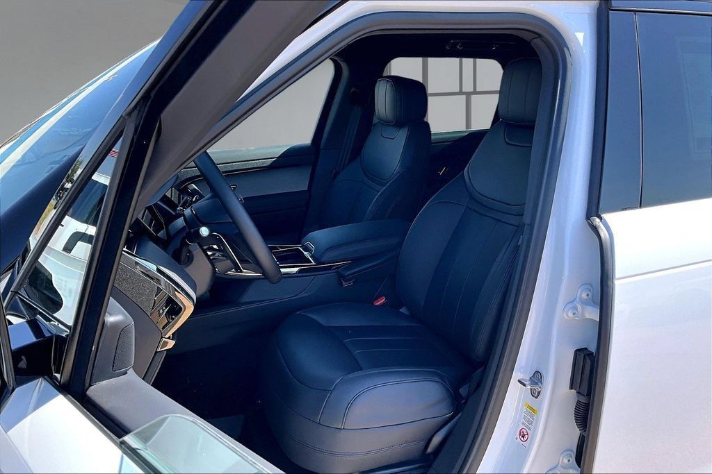New 2026 Land Rover Range Rover Sport Dynamic SE AWD/4WD image 9