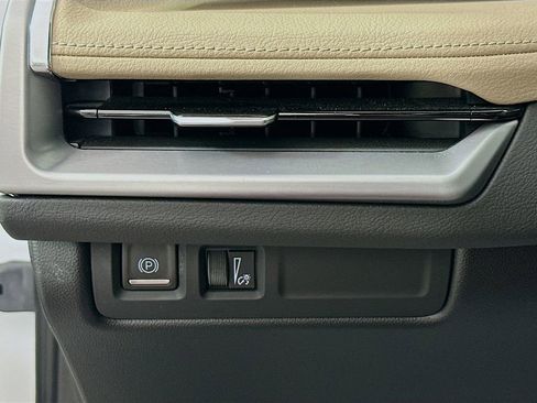 Used 2024 Cadillac XT4 Premium Luxury w/ Technology Package image 10