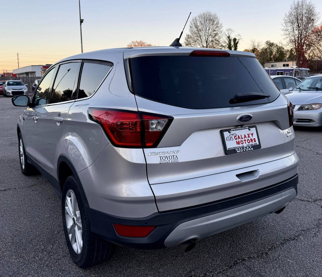 Used 2019 Ford Escape SE FWD image 4
