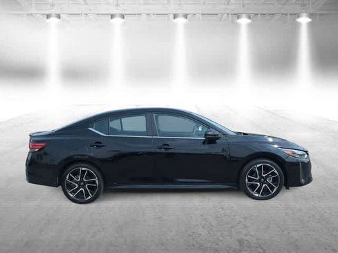 Used 2025 Nissan Sentra SR FWD image 9