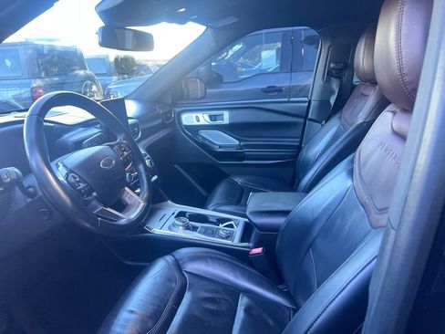 Used 2022 Ford Explorer Platinum w/ Equipment Group 601A AWD/4WD image 3