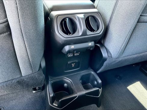 Used 2025 Jeep Wrangler Unlimited Sahara AWD/4WD image 10