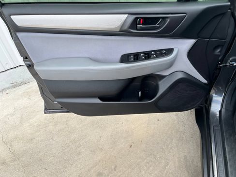 Used 2018 Subaru Outback 2.5i AWD/4WD image 11