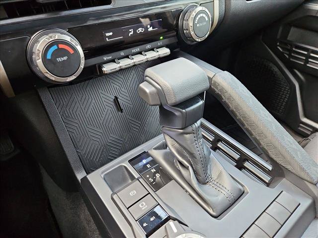 Used 2025 Toyota Tacoma SR5 AWD/4WD image 12