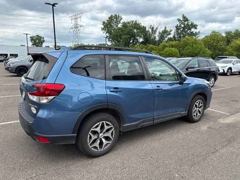 Used 2021 Subaru Forester Premium AWD/4WD image 25