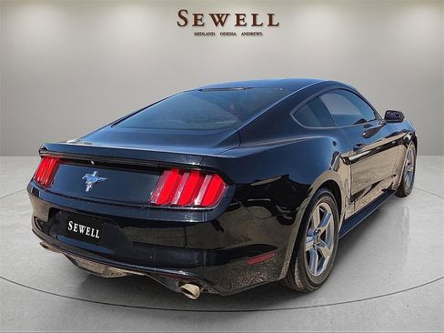 Used 2017 Ford Mustang Coupe image 4