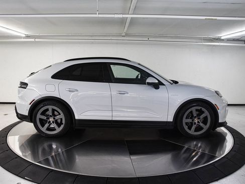 Certified 2025 Porsche Macan 4 Electric image 8