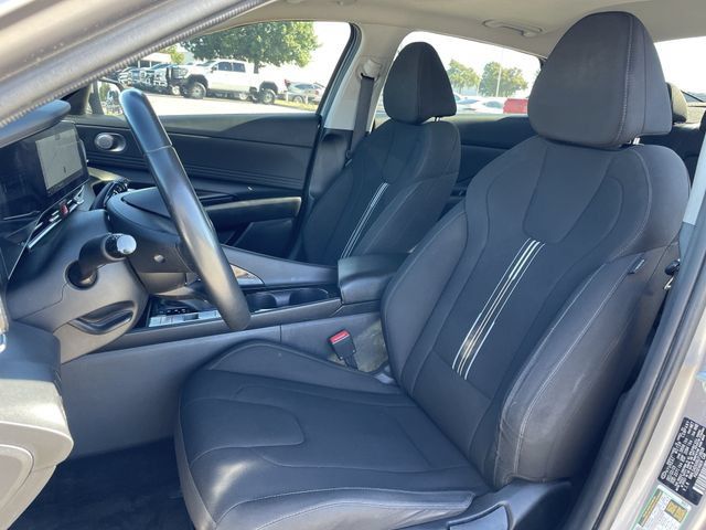 Used 2024 Hyundai Elantra SEL w/ Convenience Package FWD image 24
