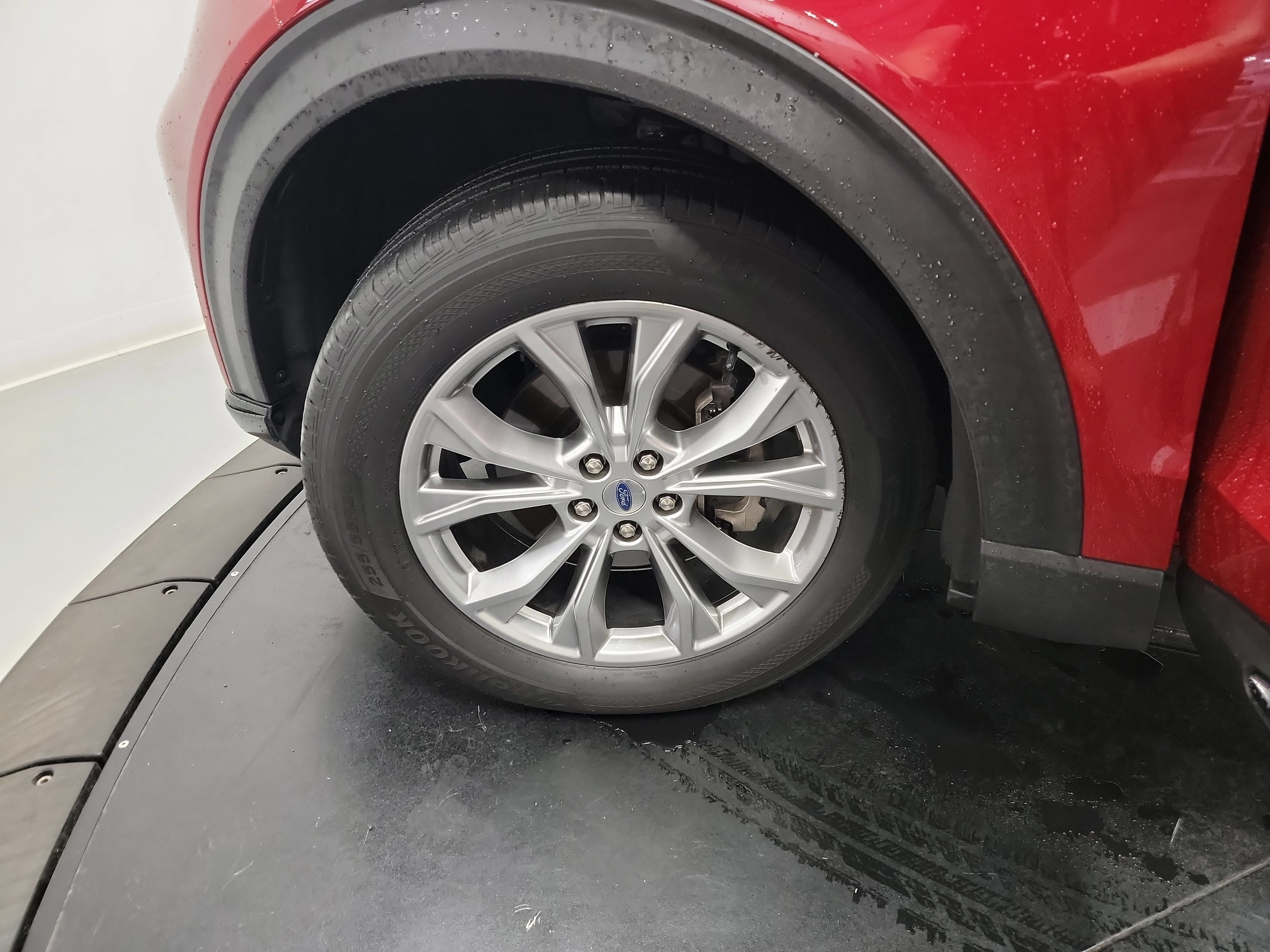 Used 2020 Ford Explorer XLT w/ Equipment Group 202A AWD/4WD image 29