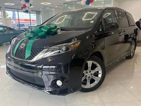 Used 2015 Toyota Sienna SE w/ SE Preferred Package FWD image 1