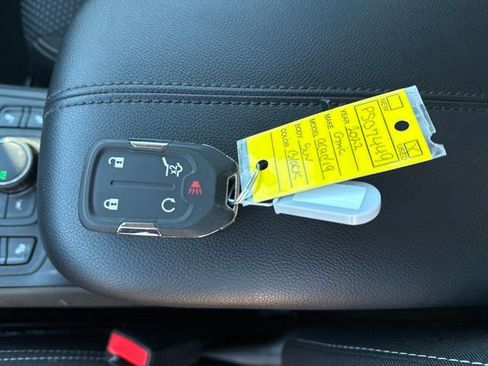 Used 2022 GMC Terrain SLE w/ Driver Convenience Package image 29