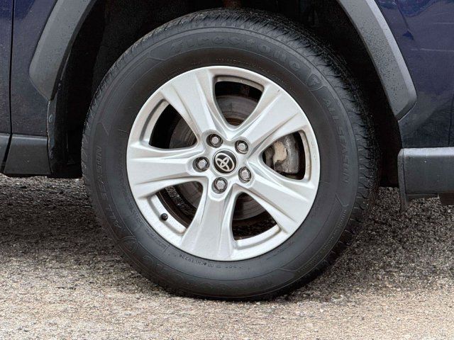 Used 2021 Toyota RAV4 XLE AWD/4WD image 9